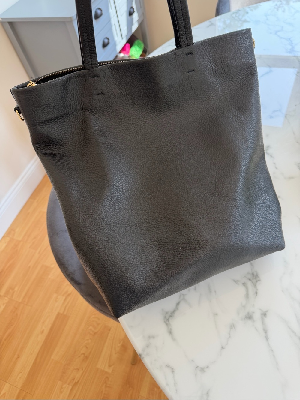 Cuyana Tall Easy Zipper Tote - Picture 3 of 7